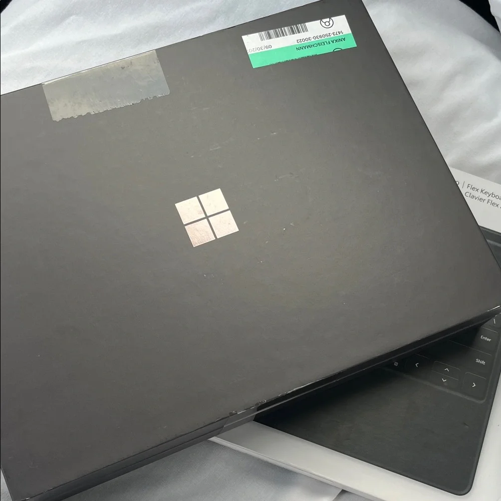 Snapdragon® X Elite (12 Core), with OLED display + Surface Pro 13-inch Keyboard